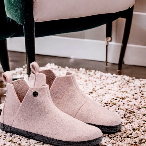 Birkenstock Shoes - NWOT- Birkenstock Andermatt Unisex Size 40/9 NWT FINAL PRICE! 💕💝🌷🩷